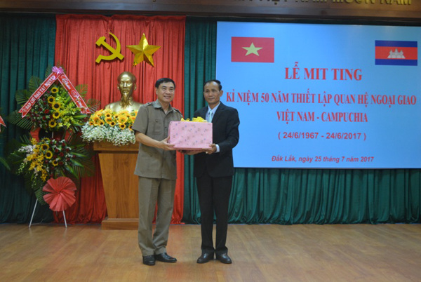 Lễ mít tinh kỷ niệm 50 năm thiết lập quan hệ ngoại giao Việt Nam – Campuchia